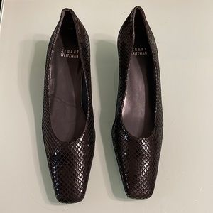 Stuart Weitzman black short heel vintage women’s shoe. Patent and suede leather.